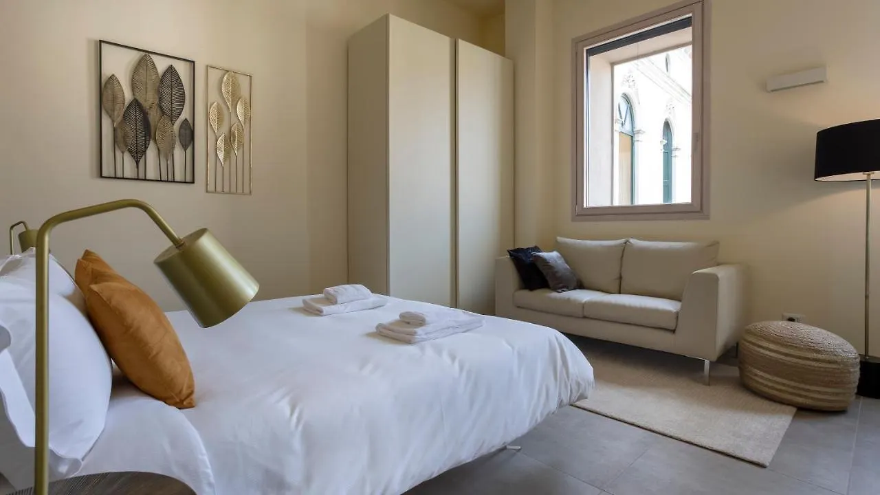פאדובה Erik Langer Pedrocchi Suites 0*,