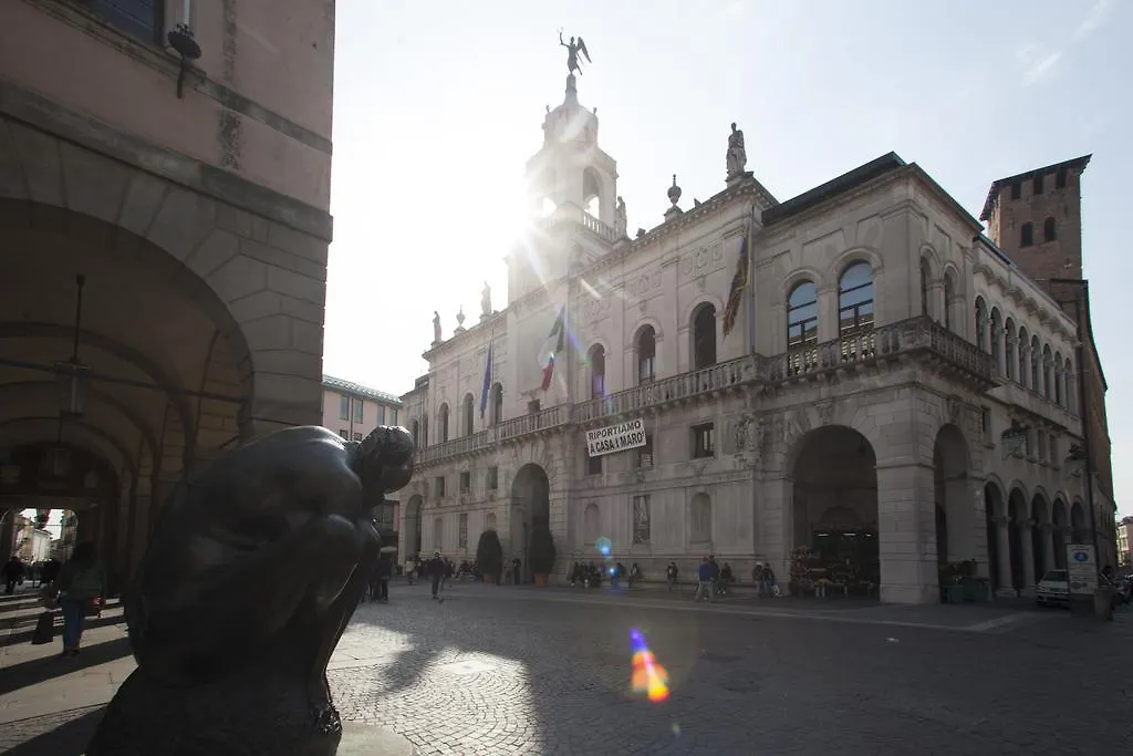 Erïk Langer Pedrocchi Suites Padua Italien